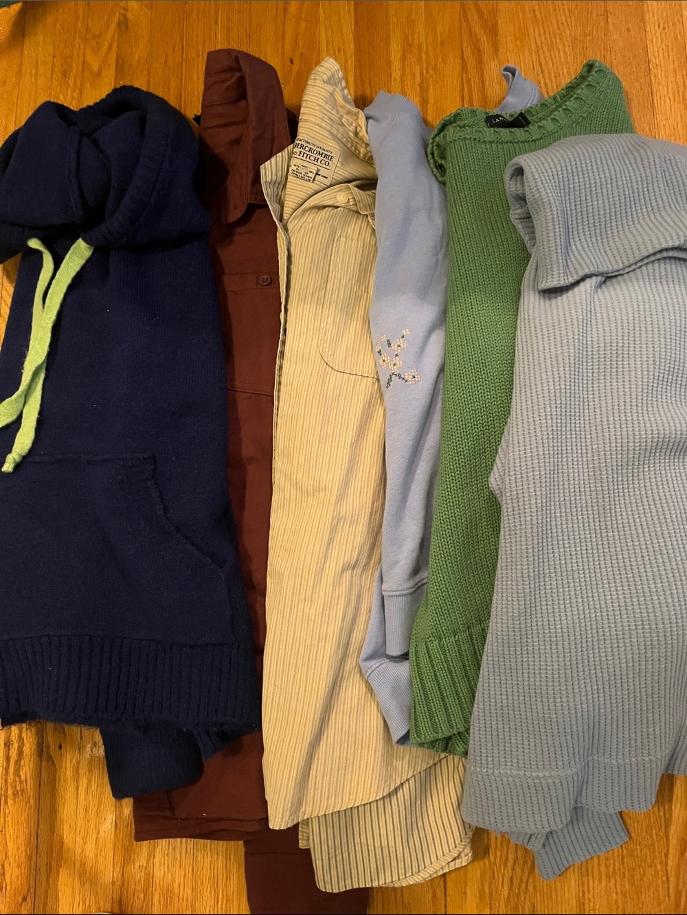 Lot of 6 women’s long sleeve tops.  Burton, daily practice, gap, Abercrombie.